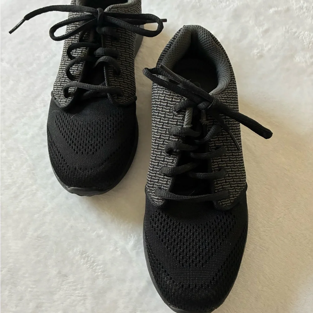 Propet Black and Gray Knit Sneaker